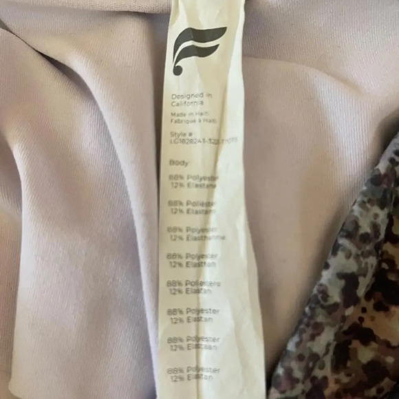 Women’s Fabletics Define Powerhold Capri serpentine print leggings 1X - Picture 5 of 5